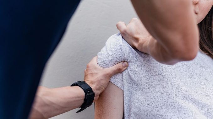 Hur kiropraktik kan stödja rehabilitering efter idrottsskador illustration
